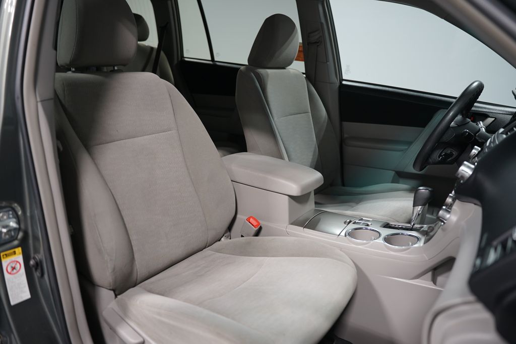 2011 Toyota Highlander Base 22