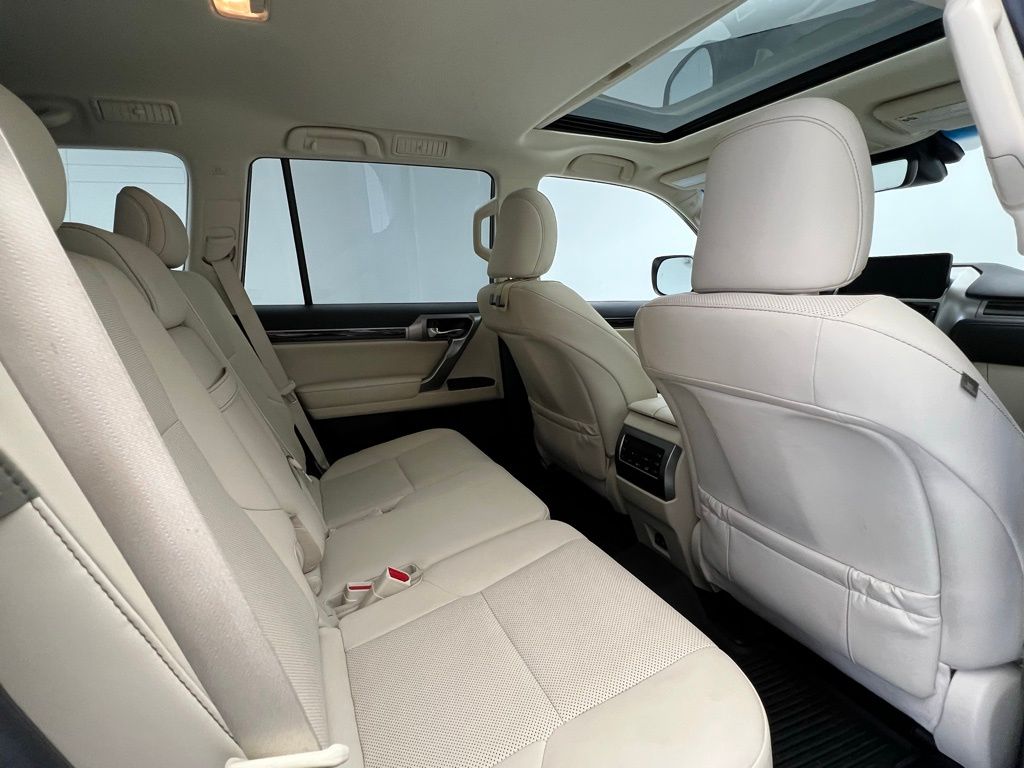 Thumbnail: 2022 Lexus GX - 9