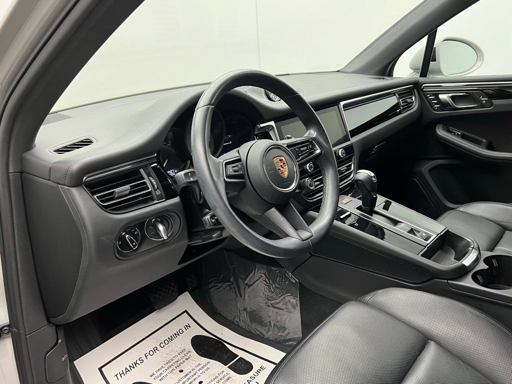 Thumbnail: 2023 Porsche Macan - 4