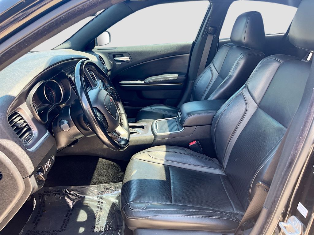 Used 2022 Black Dodge SXT image 19