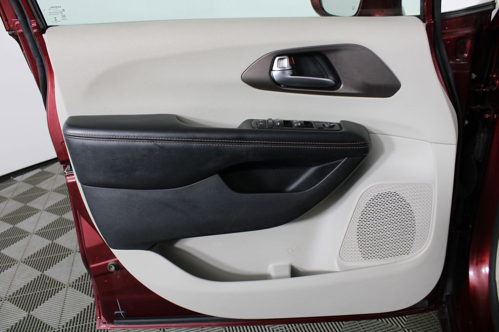 Used 2019 Chrysler Pacifica for sale in 
