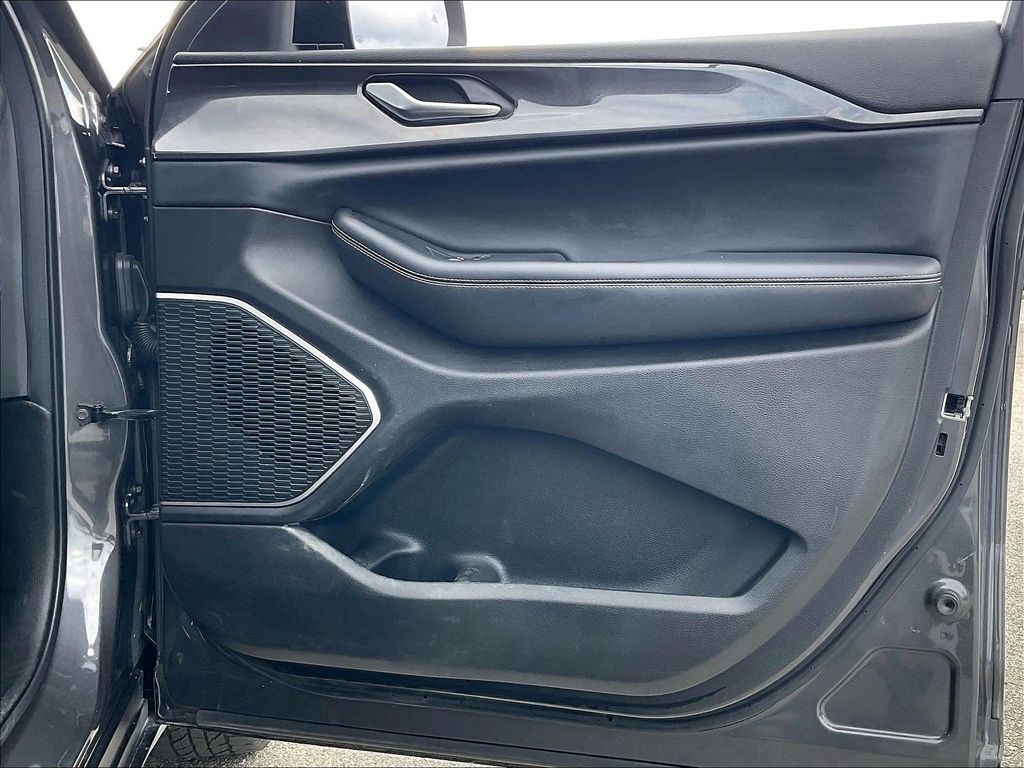 2022 Jeep Grand Cherokee — photo 11