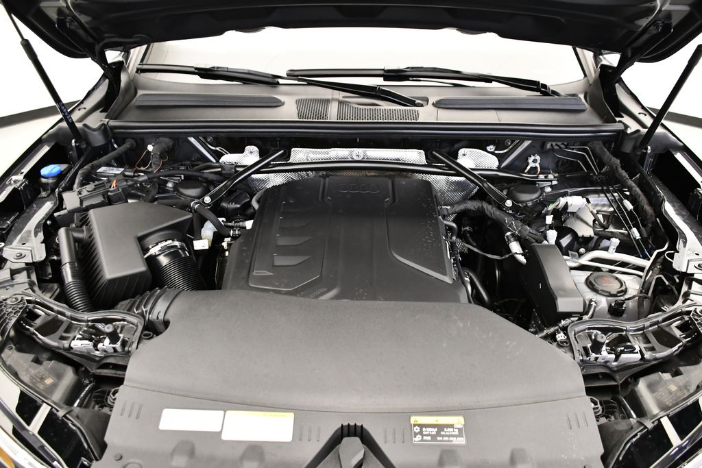 Thumbnail: 2025 Audi Q5 - 11