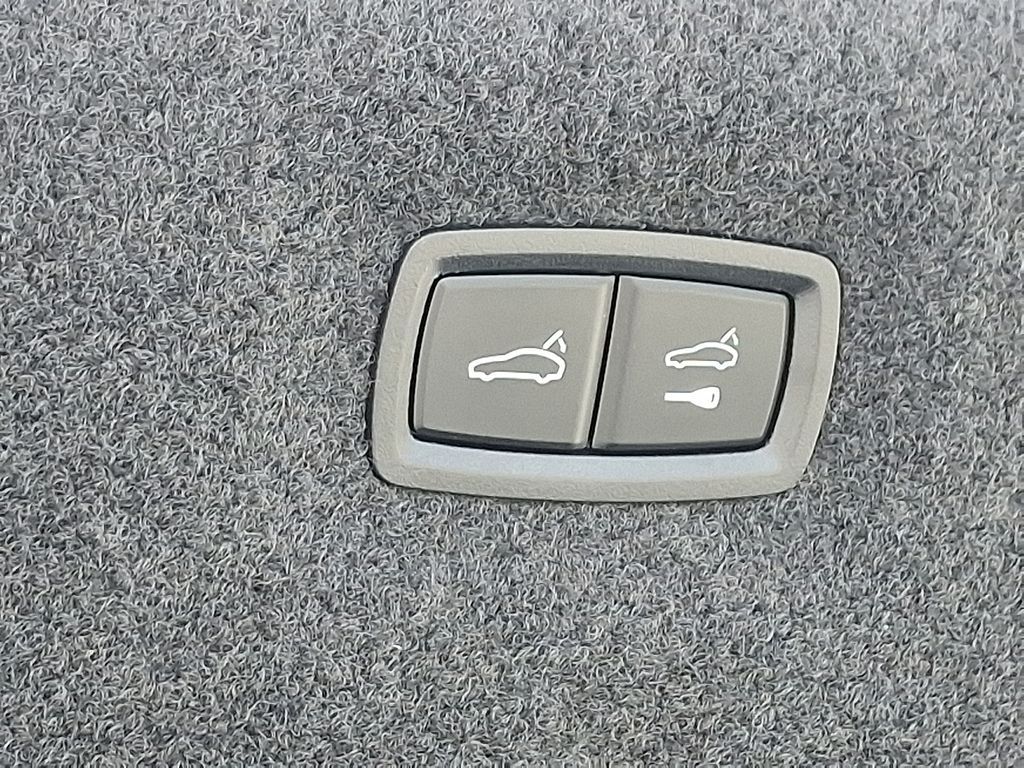 Thumbnail: 2023 Porsche Taycan - 29