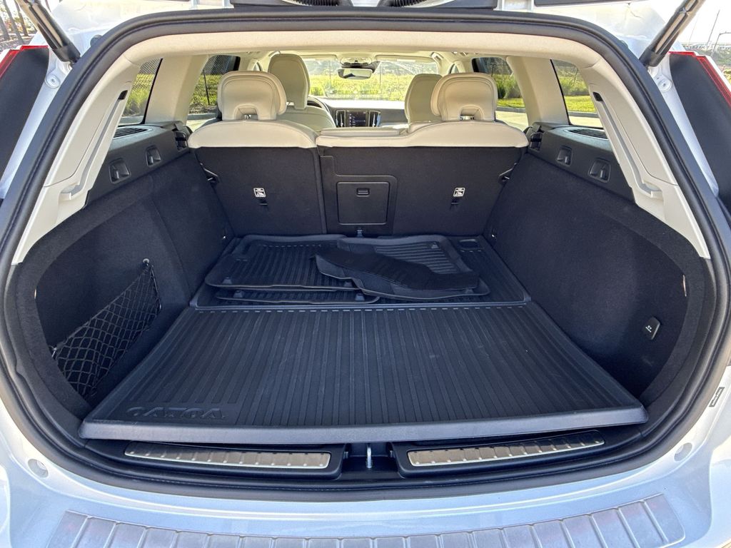 Thumbnail: 2022 Volvo S60 - 13