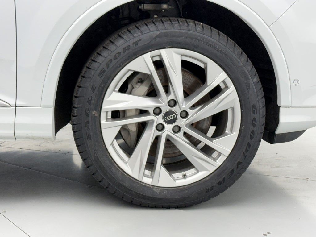 Thumbnail: 2023 Audi Q7 - 13