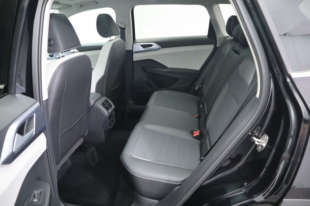 2025 Volkswagen Taos SE 22