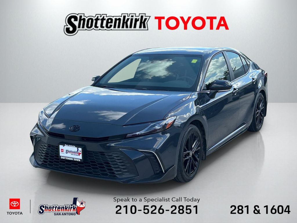 2025 Toyota Camry SE Hybrid's photo