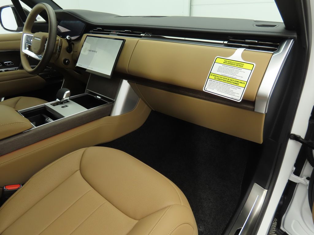 2025 Land Rover Range Rover SE 19