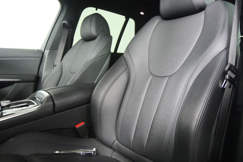 Thumbnail: 2022 BMW X5 - 10