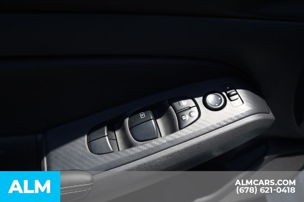 Used 2025 White Nissan 2.5 SV image 16