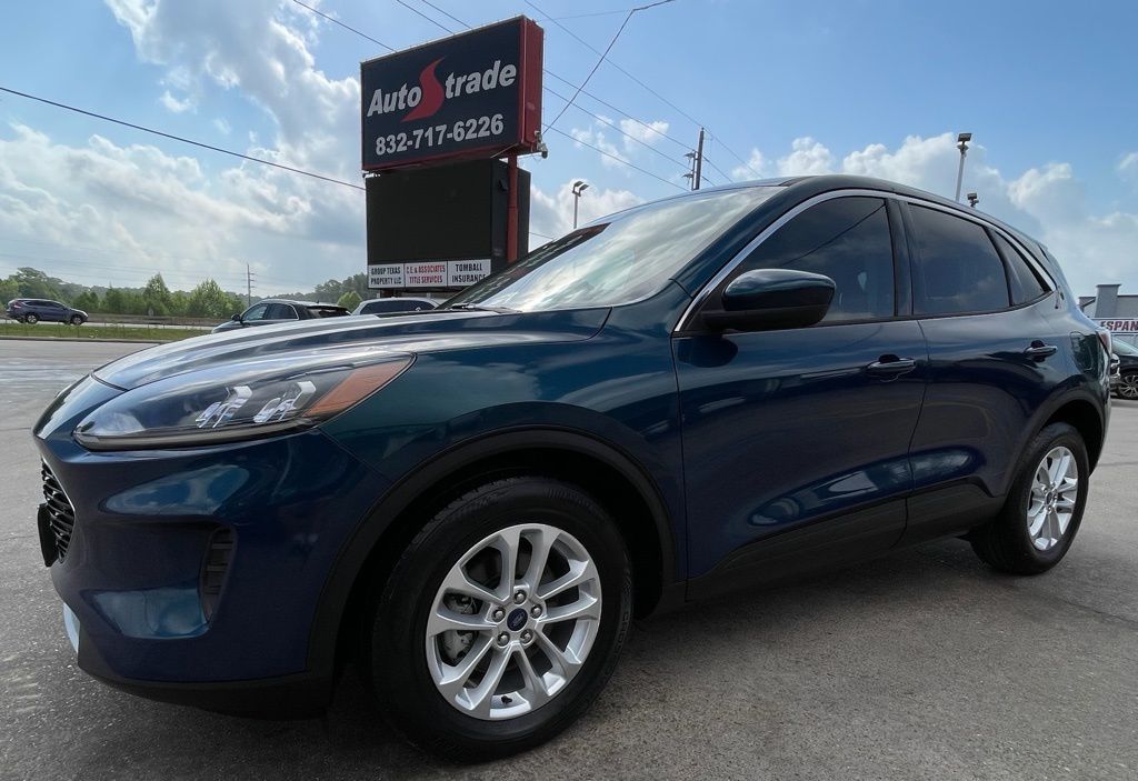 2020 Ford Escape SE Green at DeMontrond Ford
