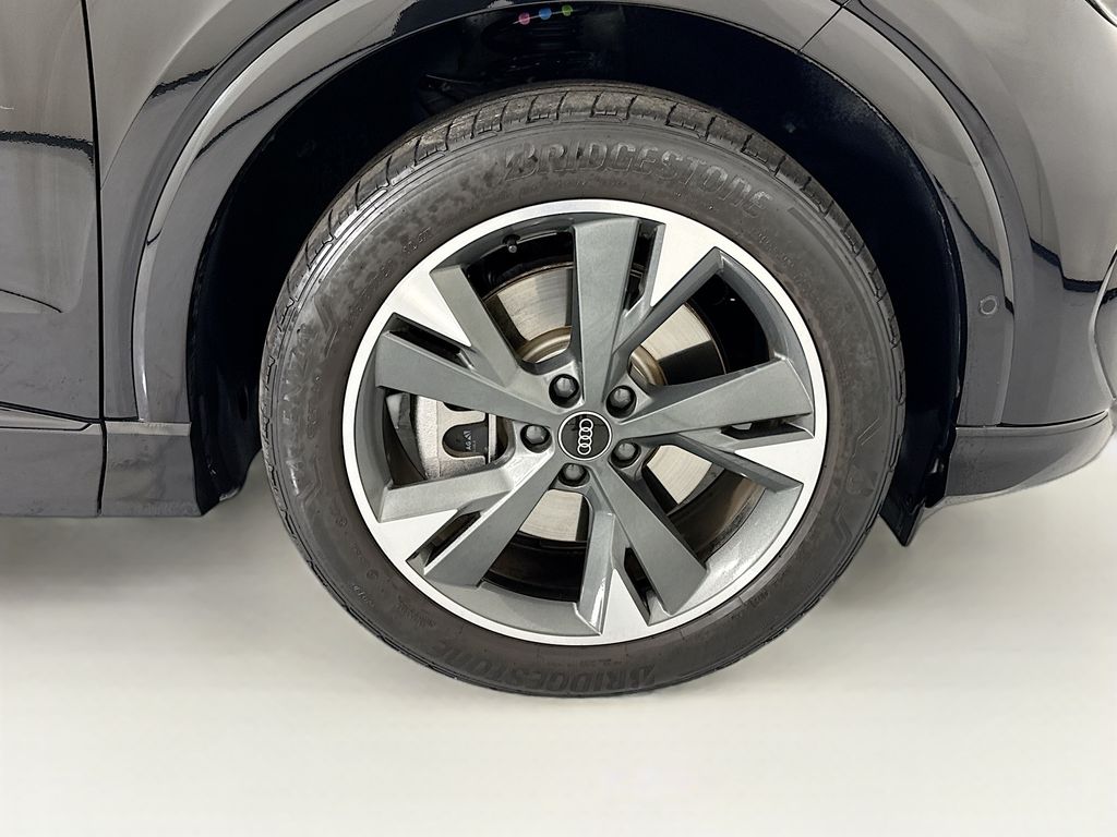 Thumbnail: 2023 Audi Q4 e-tron - 32