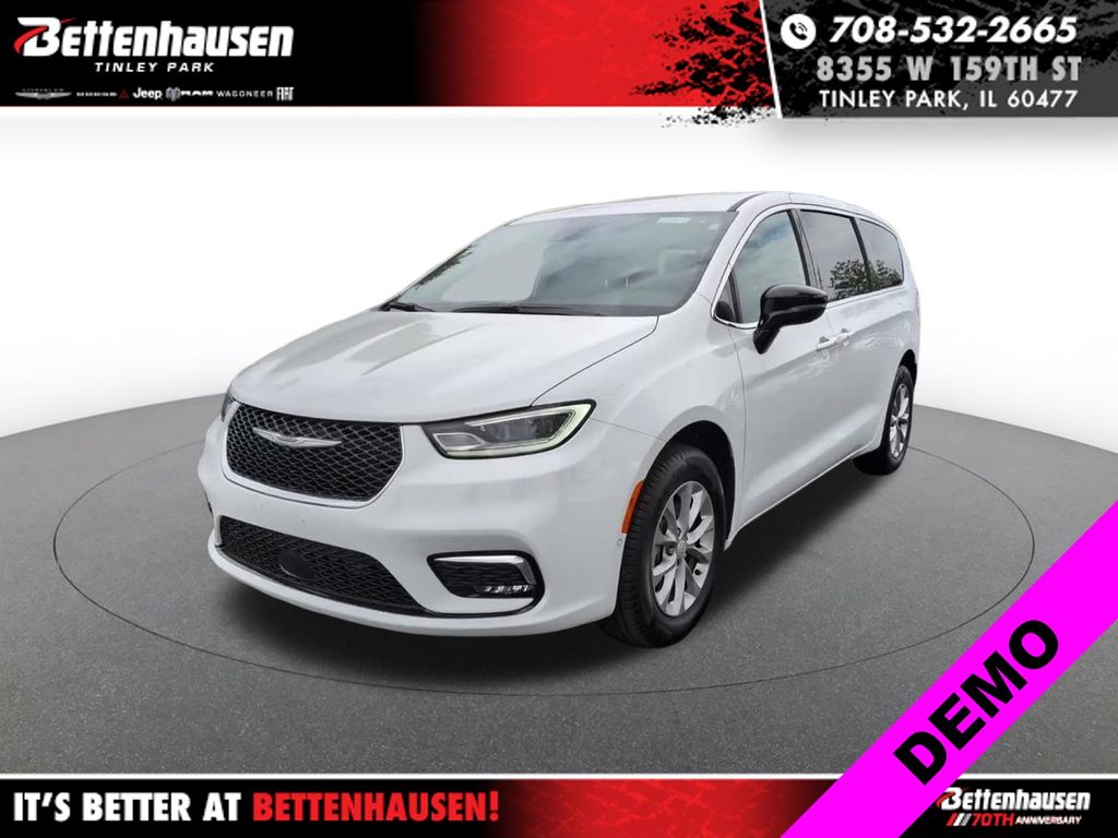 Bright White Clearcoat 2026 Chrysler Pacifica Select AWD Minivan All-Wheel Drive 9-Speed Automatic
