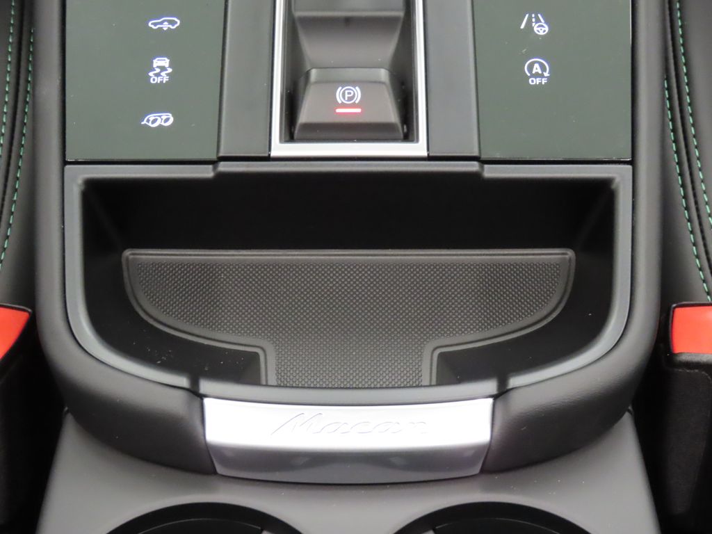 Thumbnail: 2026 Porsche Macan - 30