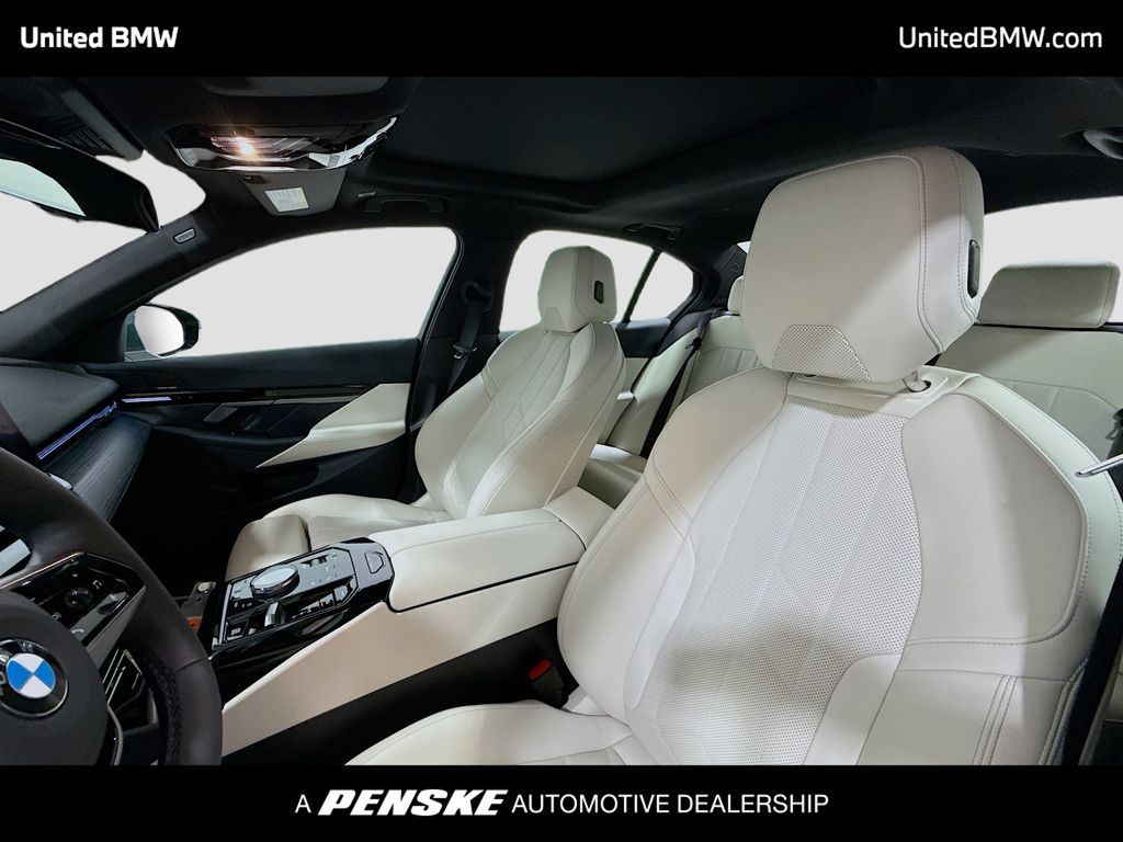 Thumbnail: 2025 BMW 5 Series - 5