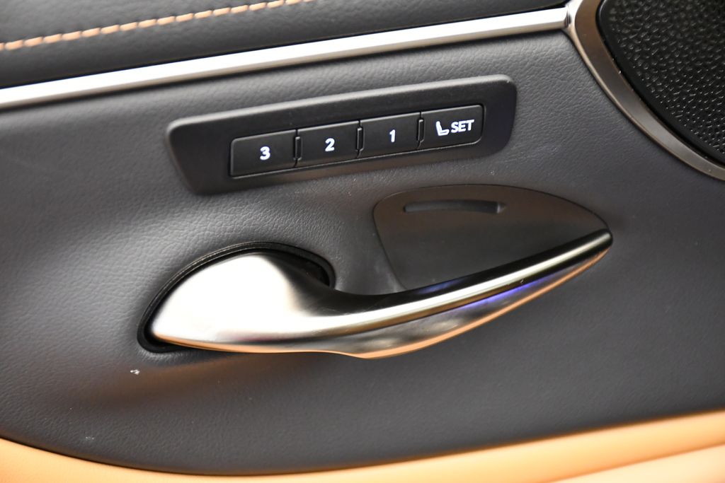 Thumbnail: 2025 Lexus ES - 32