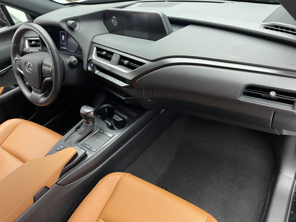 Thumbnail: 2021 Lexus UX - 16