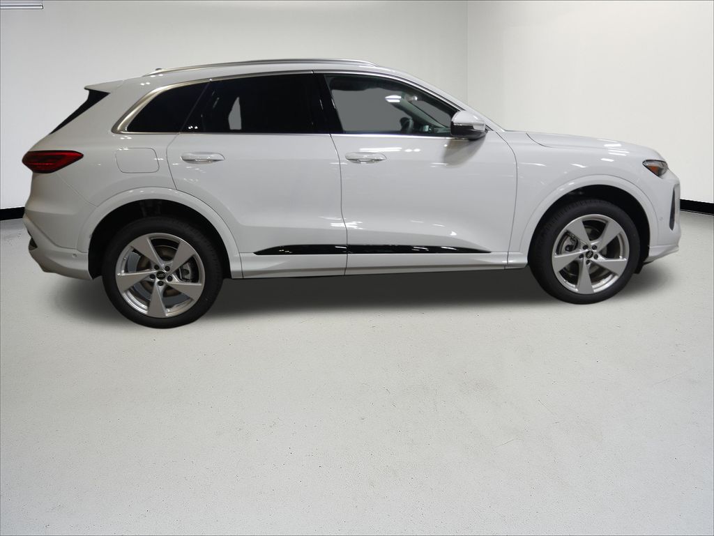 Thumbnail: 2025 Audi Q5 - 6