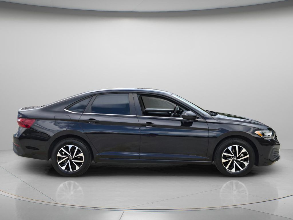 2022 Volkswagen Jetta - $15,000