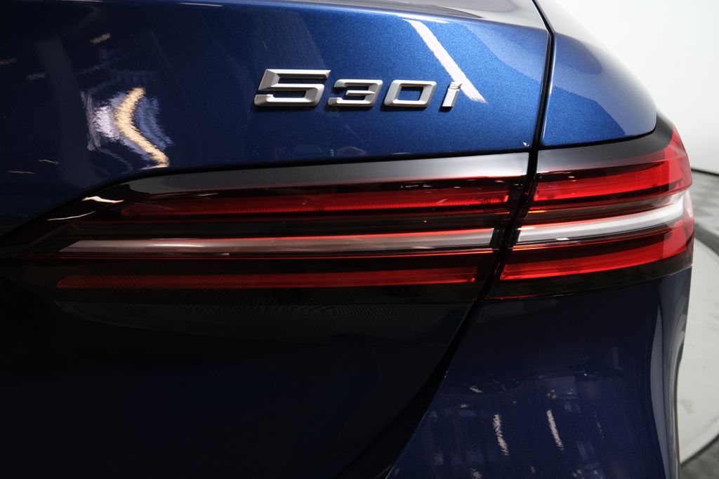 Thumbnail: 2025 BMW 5 Series - 11