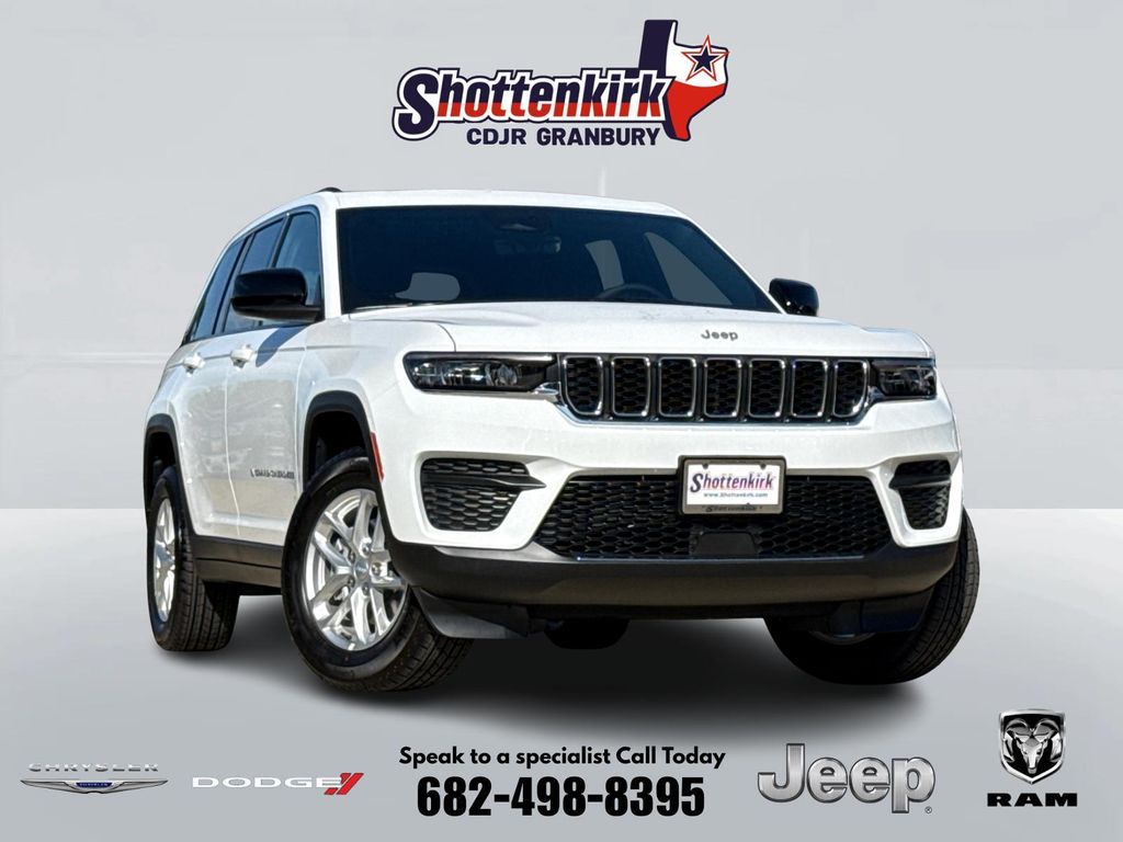 2026 Jeep Grand Cherokee Laredo X 4x4's photo
