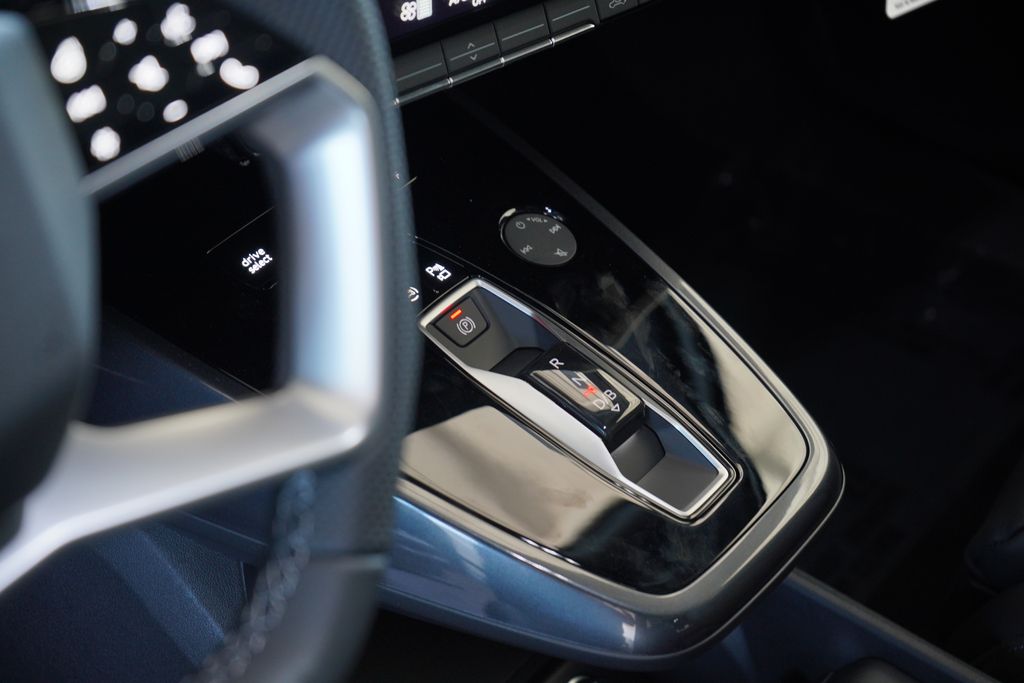2025 Audi Q4 e-tron  9