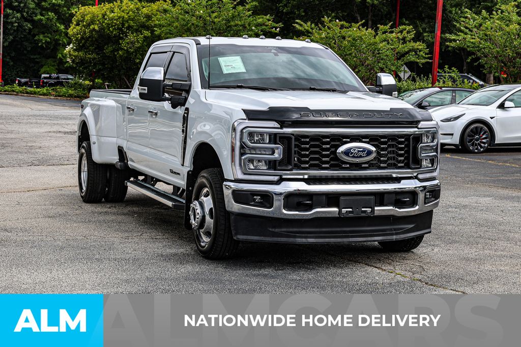 Used 2025 White Ford Lariat image 5