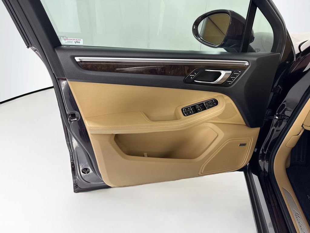 Thumbnail: 2018 Porsche Macan - 24