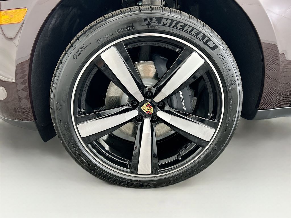 Thumbnail: 2026 Porsche Macan - 31