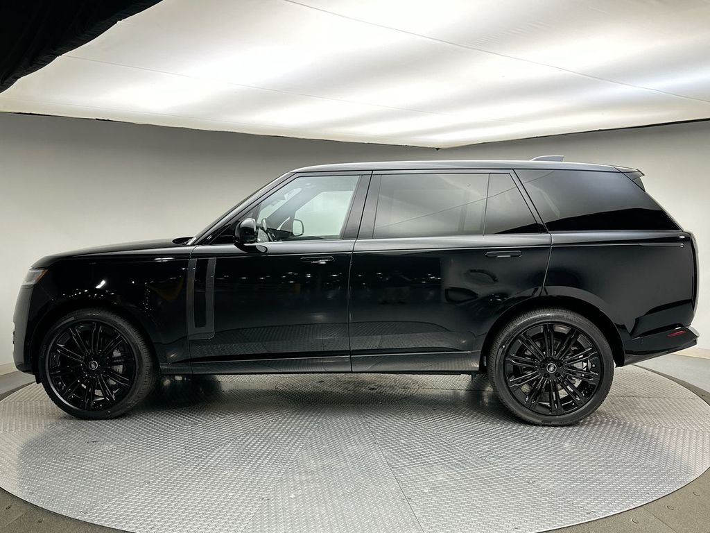 2025 Land Rover Range Rover SE 2