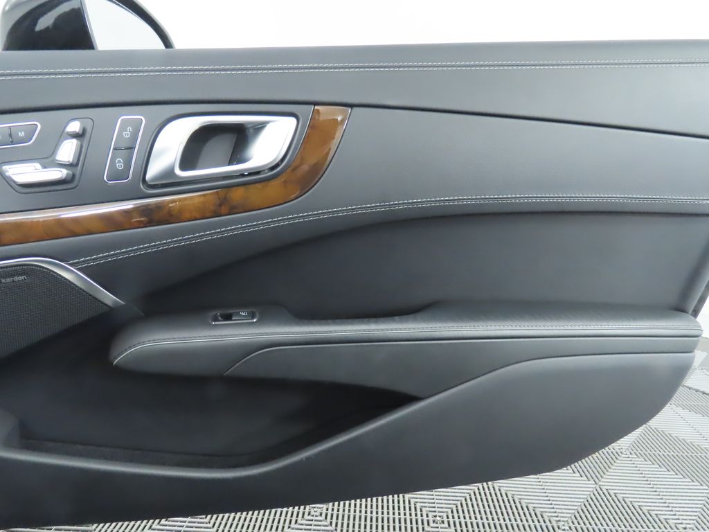 Thumbnail: 2013 Mercedes-Benz SL-Class - 31