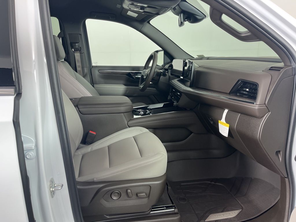 Thumbnail: 2025 Chevrolet Tahoe - 8