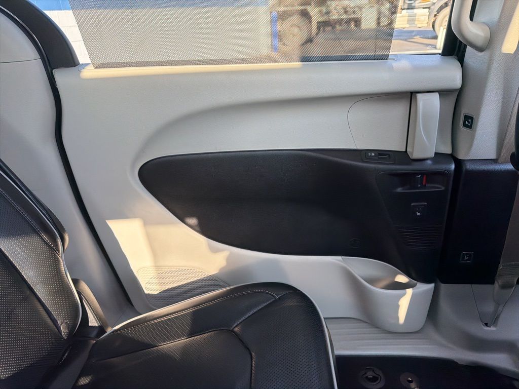 Thumbnail: 2021 Chrysler Pacifica - 21