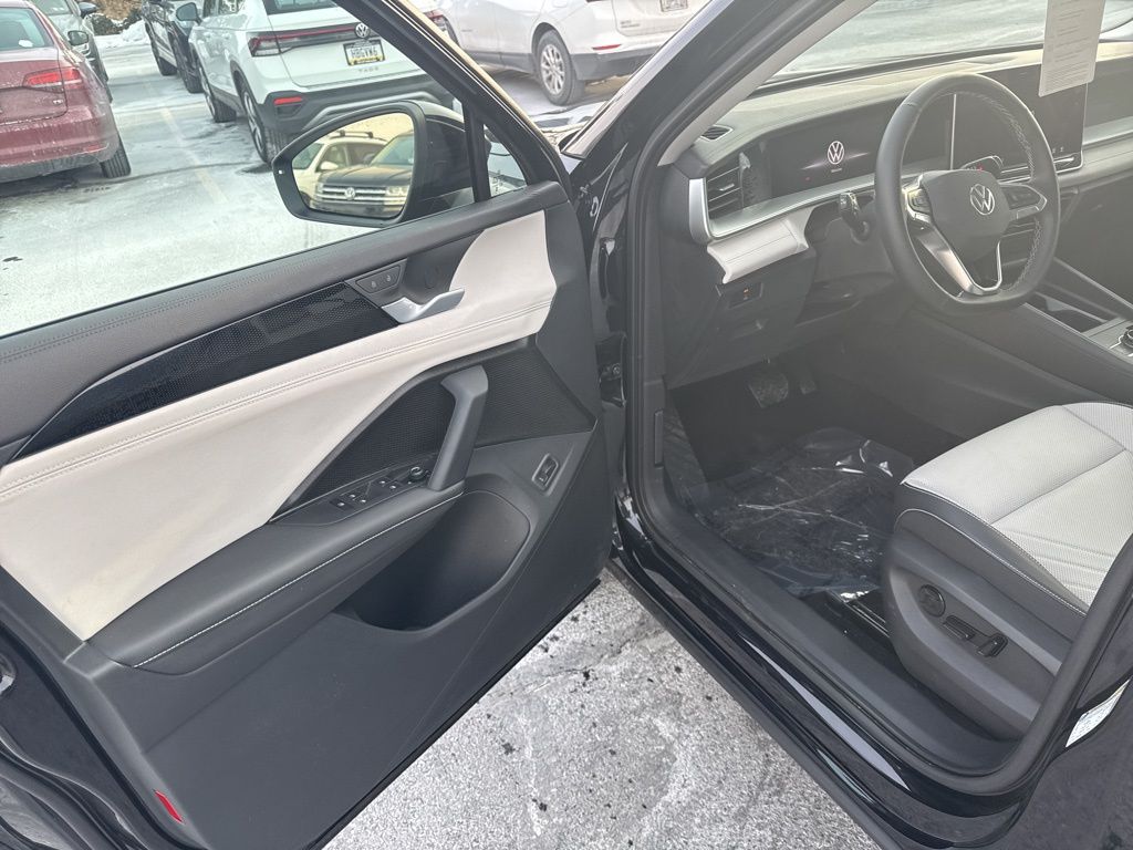 2025 Volkswagen Tiguan 2.0T SE Black at Subaru and VW of Moon Township