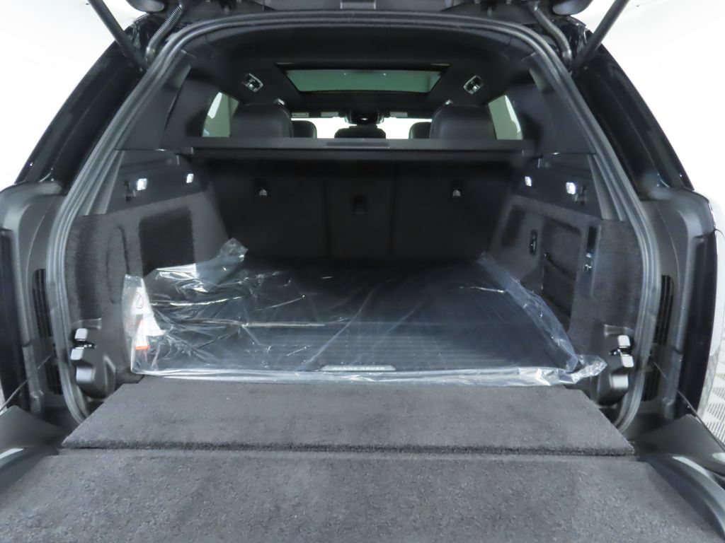 Thumbnail: 2025 Land Rover Range Rover - 29