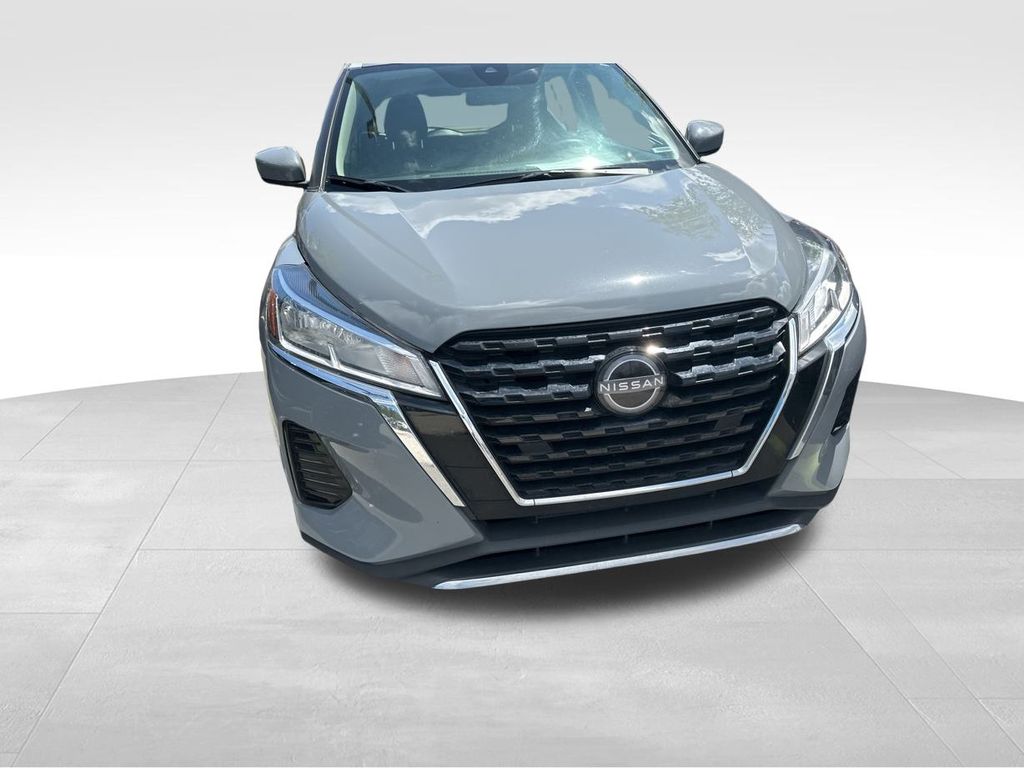 2022 Boulder Gray Pearl Nissan Kicks SV FWD SUV