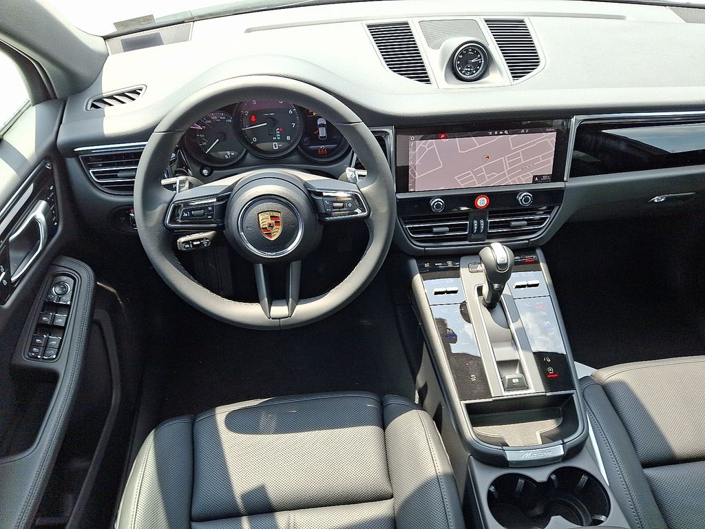 Thumbnail: 2025 Porsche Macan - 13