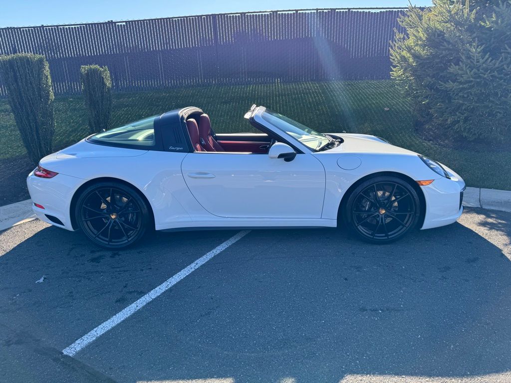 2019 Porsche 911 Targa 11