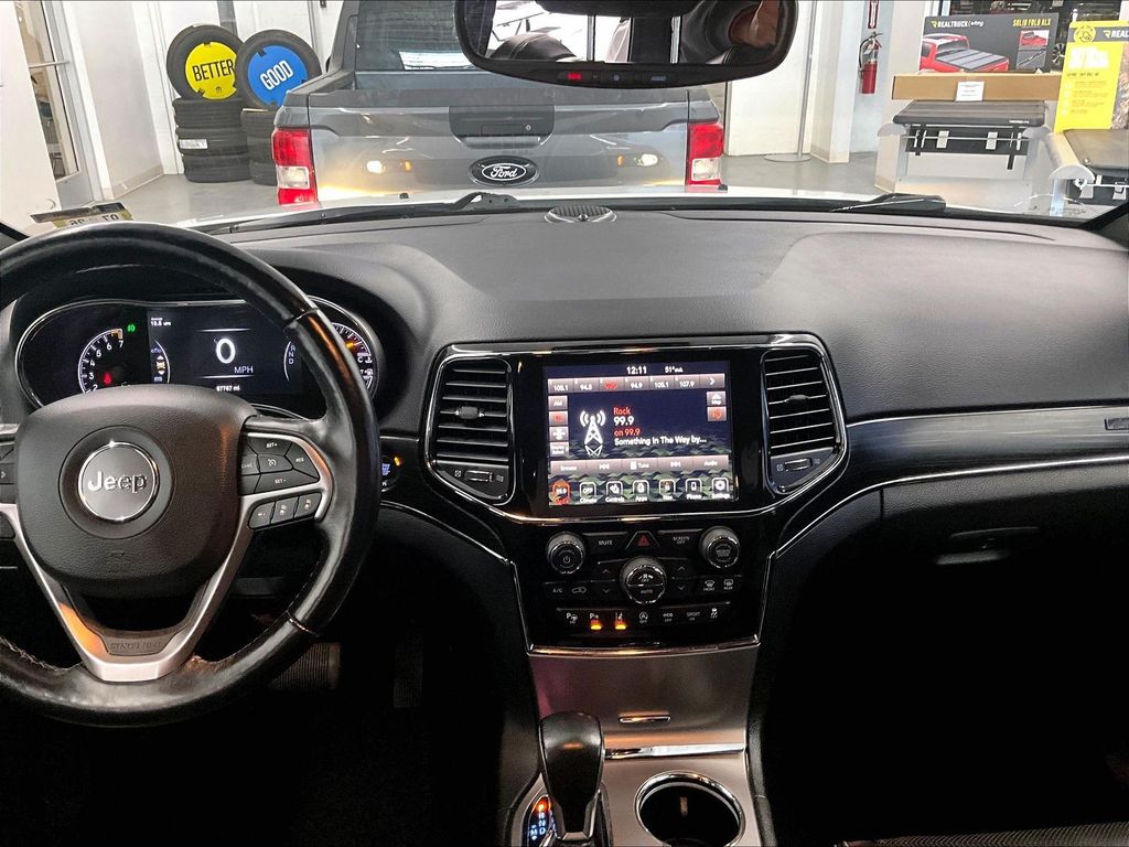 2021 Jeep Grand Cherokee — photo 18
