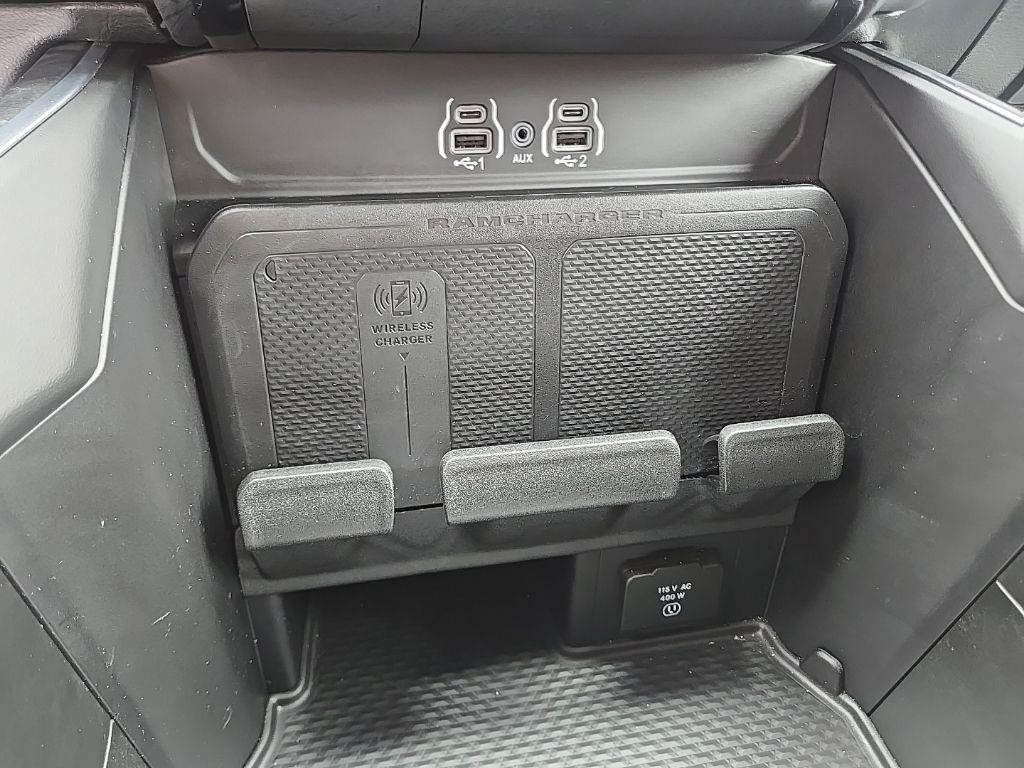 Used 2025 White Ram Big Horn/Lone Star image 42