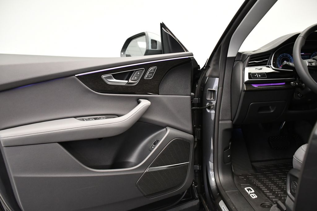 Thumbnail: 2026 Audi Q8 - 32