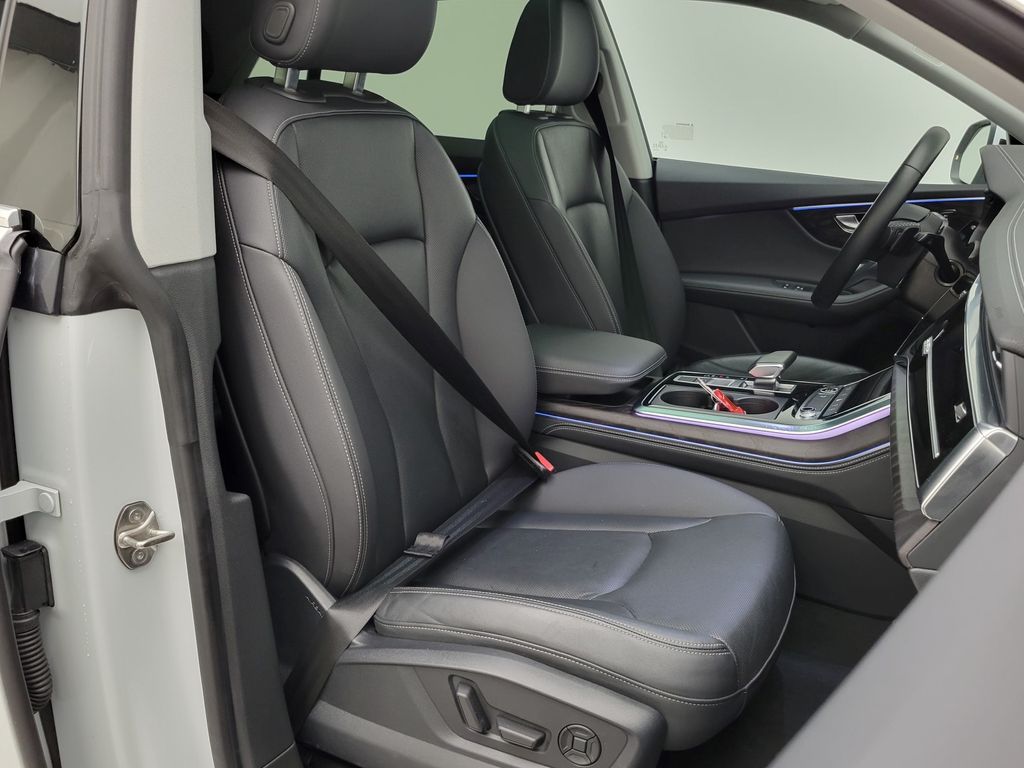 Thumbnail: 2023 Audi Q8 - 13