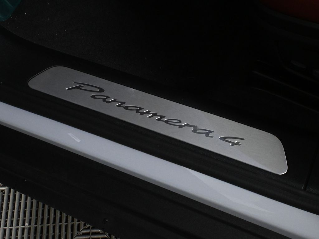 Thumbnail: 2026 Porsche Panamera - 30