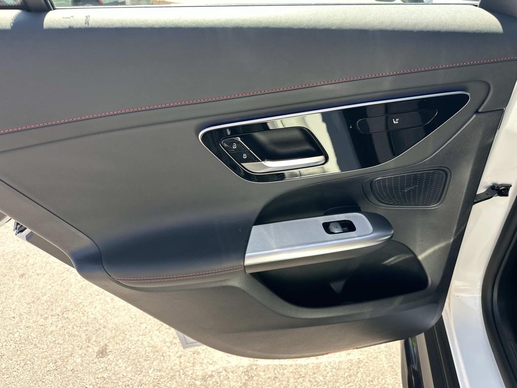 Thumbnail: 2025 Mercedes-Benz GLC - 28