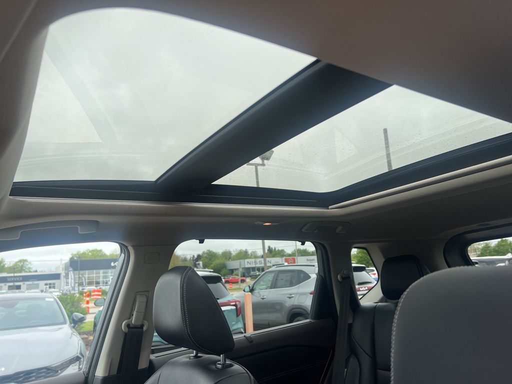 2021 Nissan Rogue SL photo