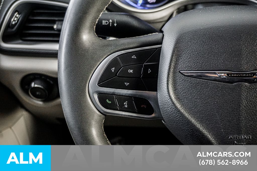 Used 2023 Black Chrysler Touring L image 27