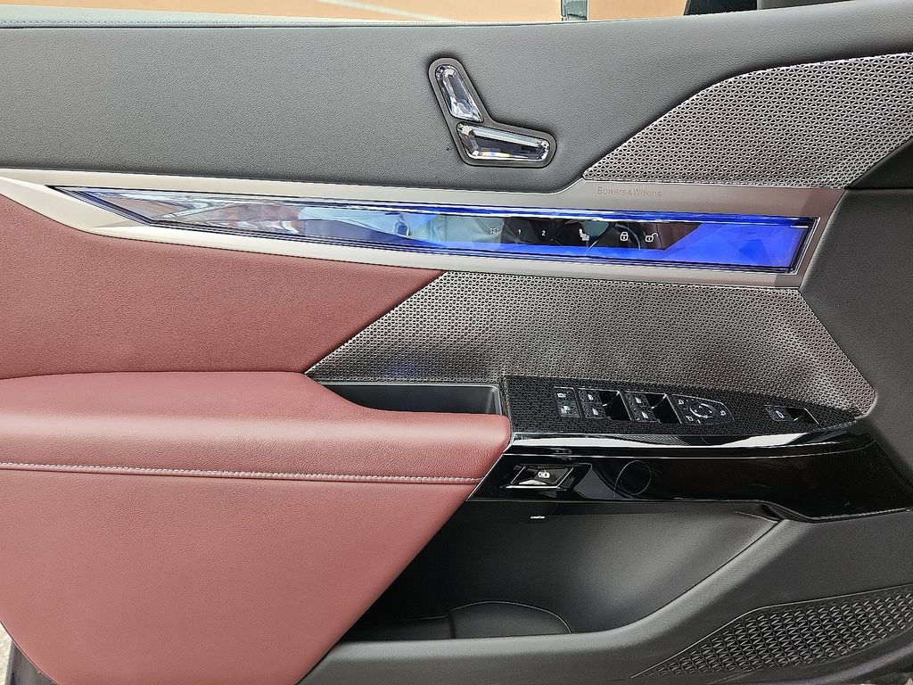 Thumbnail: 2024 BMW 7 Series - 13