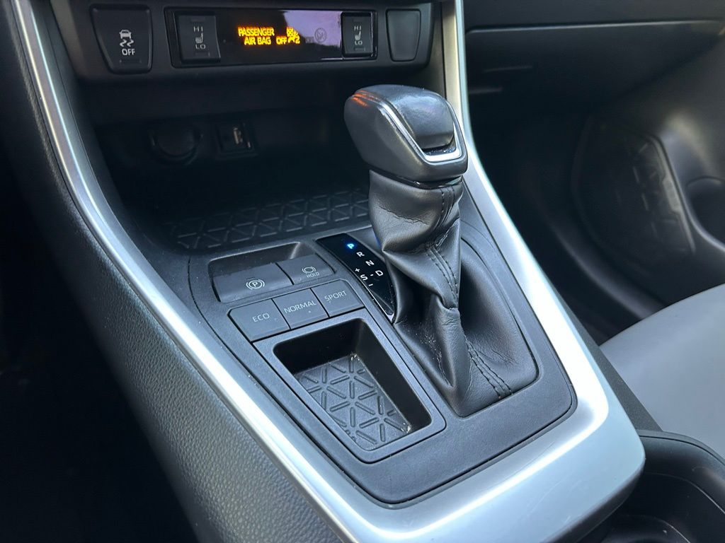 2019 Toyota RAV4 XLE Premium 27