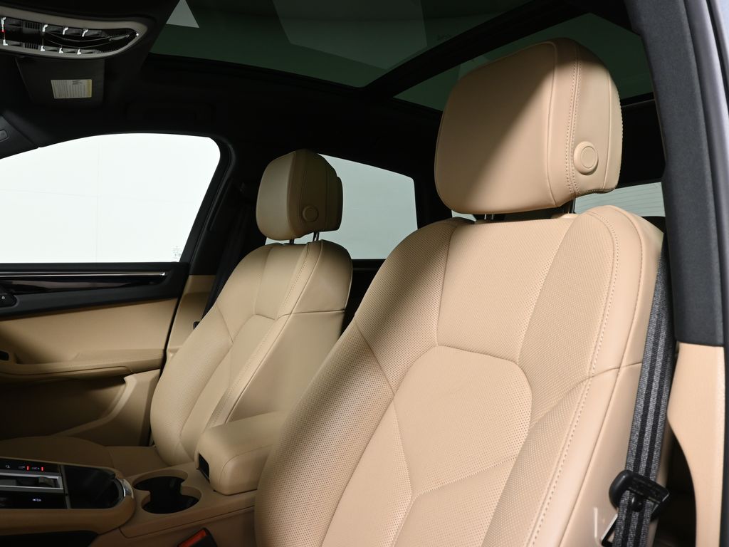 Thumbnail: 2025 Porsche Macan - 15